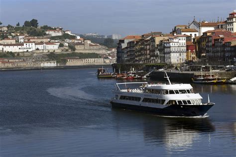 cruzeiros no rio douro porto portugal